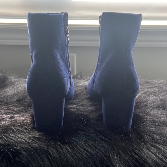 Navy blue velour booties - Picture 2 of 4